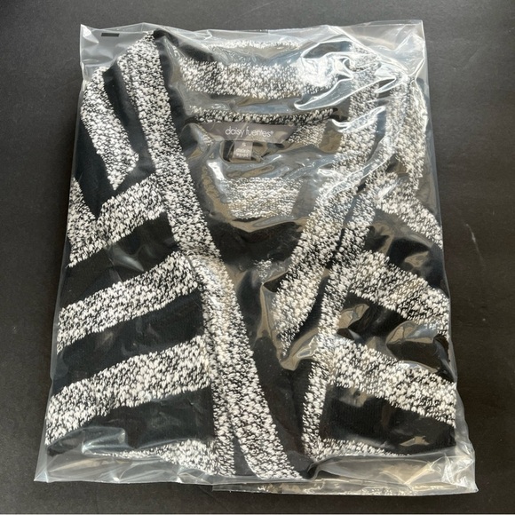 Women’s Daisy Fuentes Black White Striped Cardigan Size Small - Picture 8 of 8